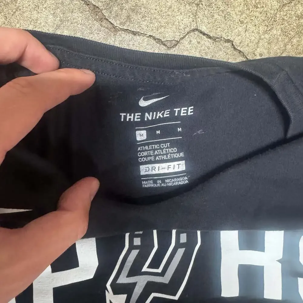 Nike San Antonio Spurs Kawhi Leonard #2 Name & Number Dri-Fit T-Shirt